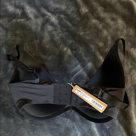 Wireless Form/Super Push-Up Bra by SKIMS. Size: 32DD - Picture 2 of 2